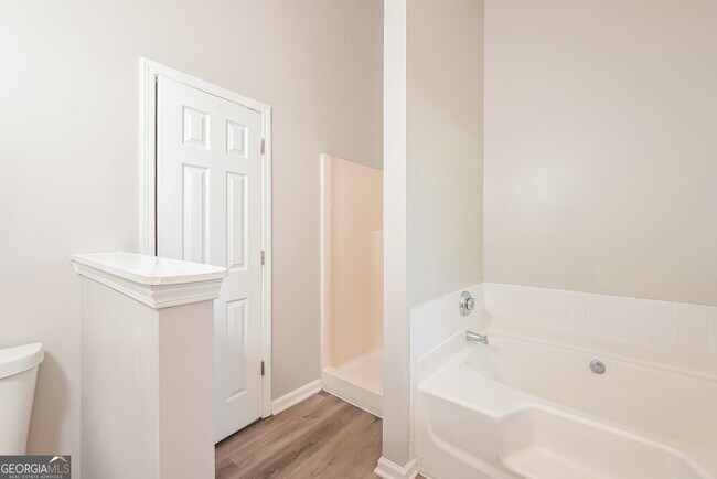 Building Photo - 237 Fox Run