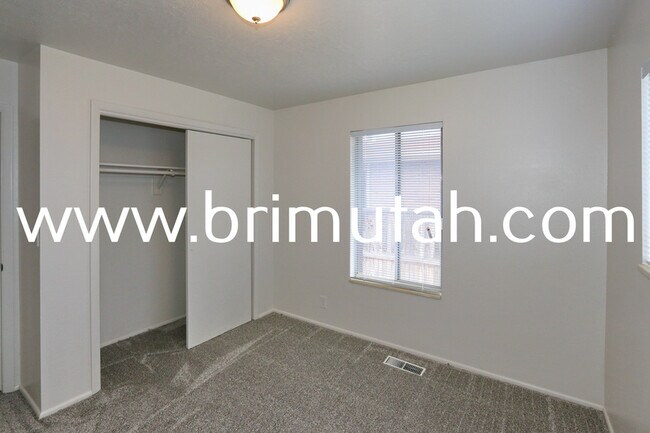 Building Photo - 3669 S 2245 E