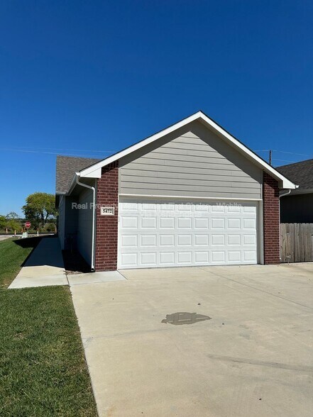 Building Photo - 5472 N Colburn Ct