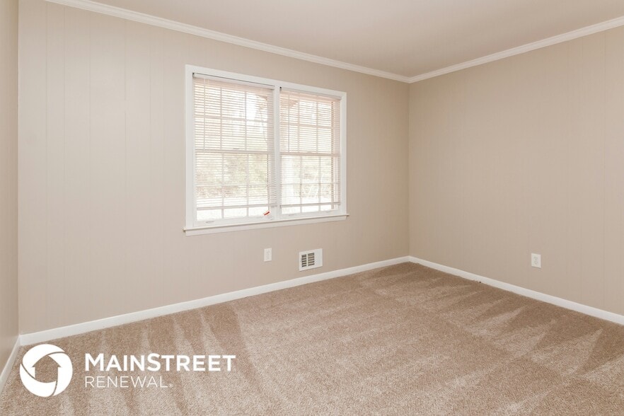 Building Photo - 892 Oak Dr