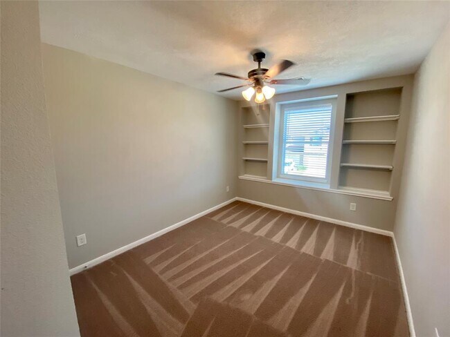 Building Photo - 16013 Sweetwater Fields Ln
