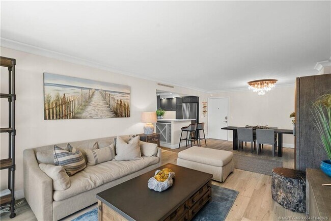 Building Photo - 125 S Ocean Ave