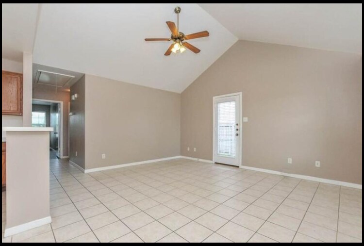 Building Photo - 921 Sun Meadow St