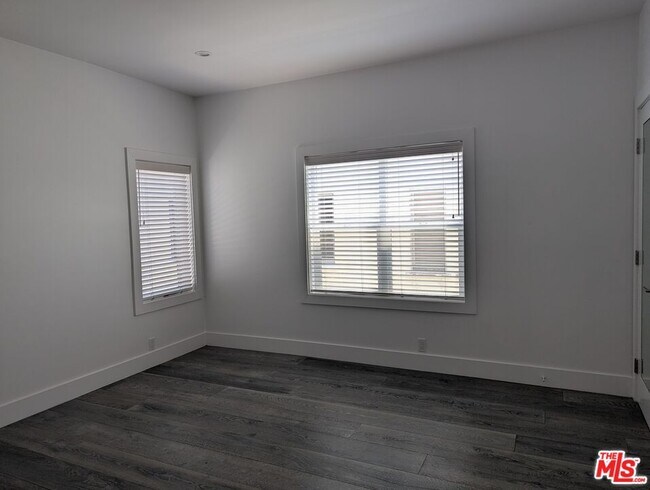 Building Photo - 807 Croft Ave