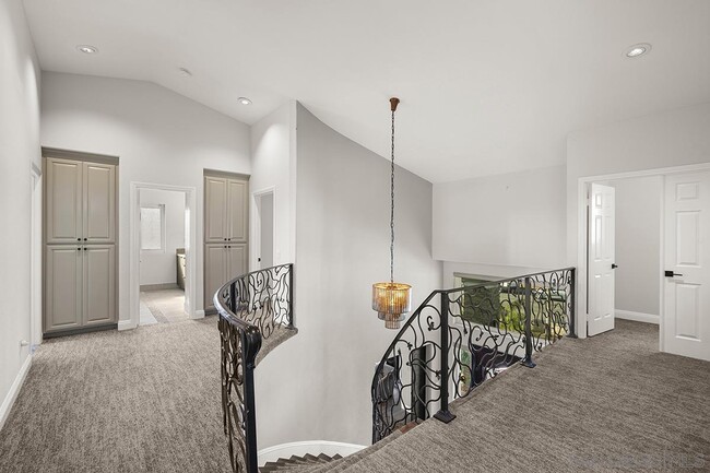 Building Photo - 376 Canyon Ridge Dr