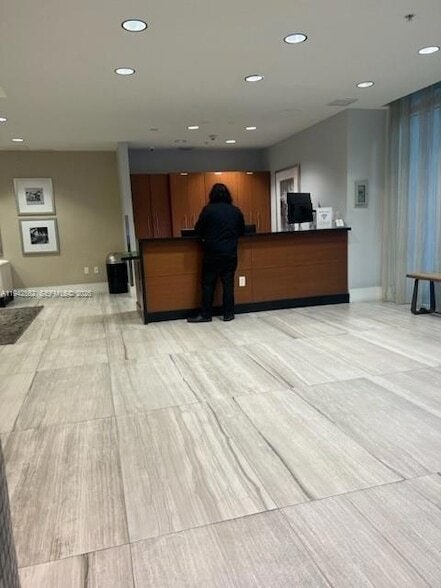 Building Photo - 1861 NW S River Dr