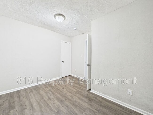 Building Photo - 115 Riley St
