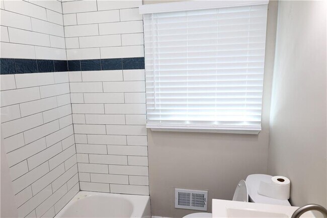 Building Photo - 1876 Sandtown Rd SW