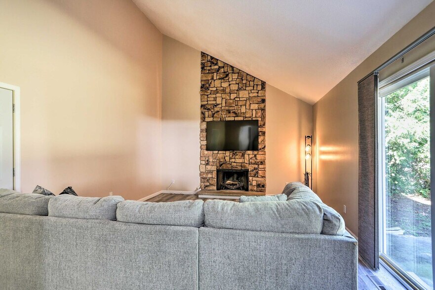 Building Photo - 6834 Woodmeadow Dr