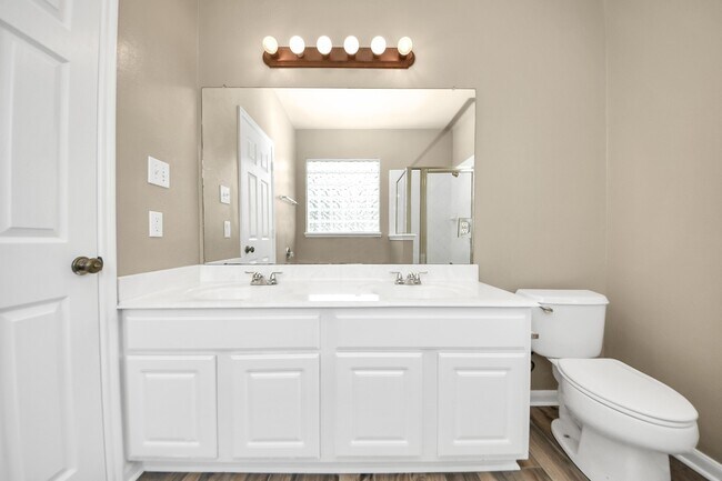 Building Photo - 12902 Meadow Springs Dr