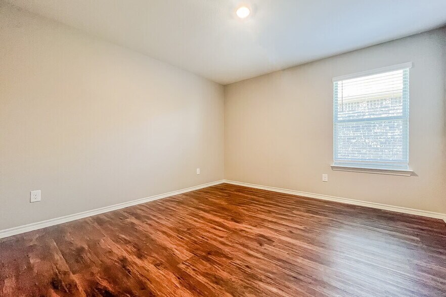 Building Photo - 1805 Tulipwood Dr