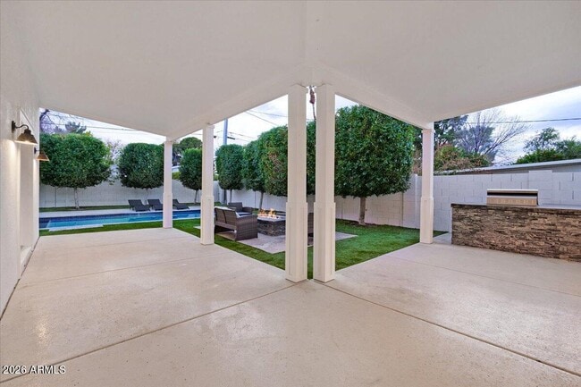 Building Photo - 4311 E Earll Dr