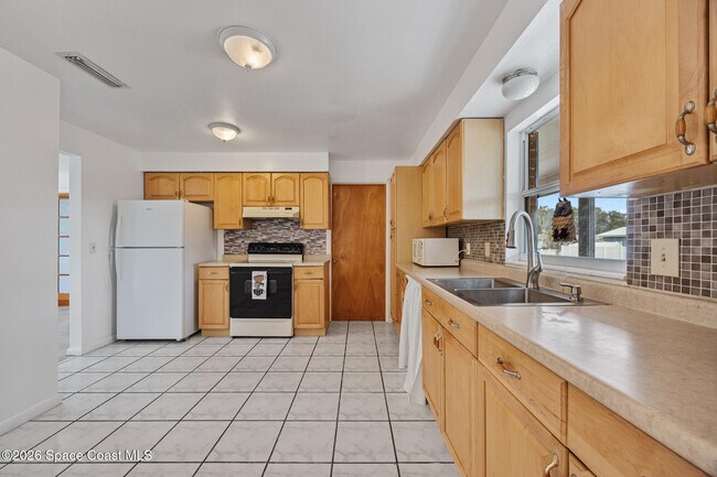 Building Photo - 5320 Sandra Dr