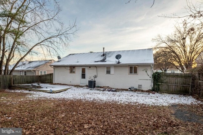 Building Photo - 903 Montrose Ave