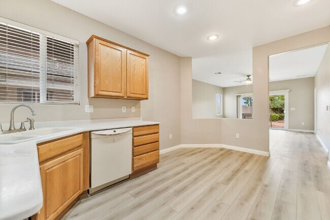 Building Photo - 55 and older Neighborhood in SOLERA DEL WEBB.  2 Bedroom, 2 bathroom