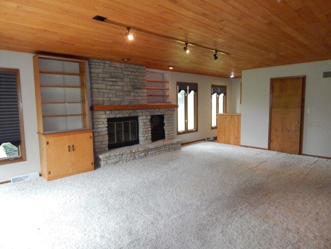 Building Photo - 1608 Martha Dr