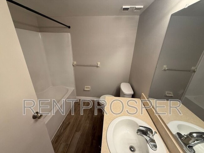 Building Photo - 1051 June Dr