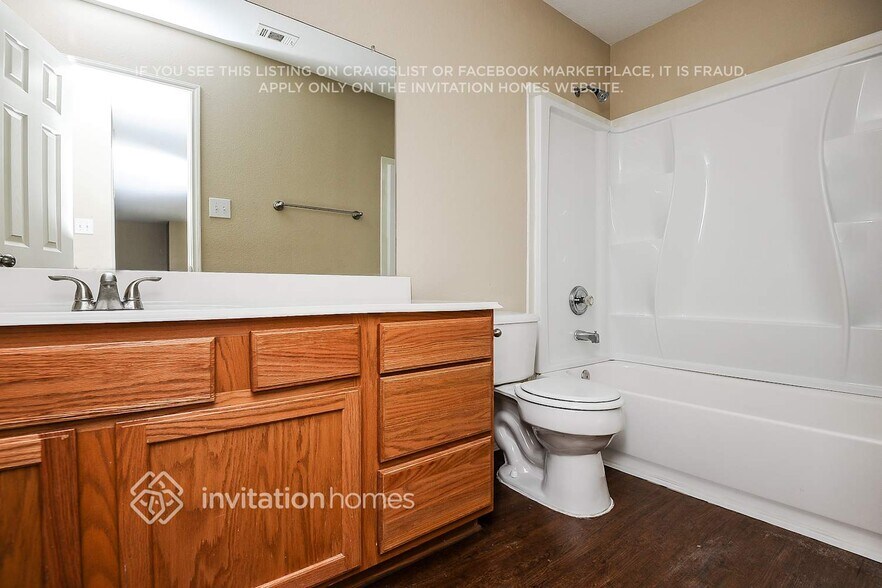 Building Photo - 5020 Raymond Dr