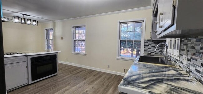 Building Photo - 2349 Valley Way