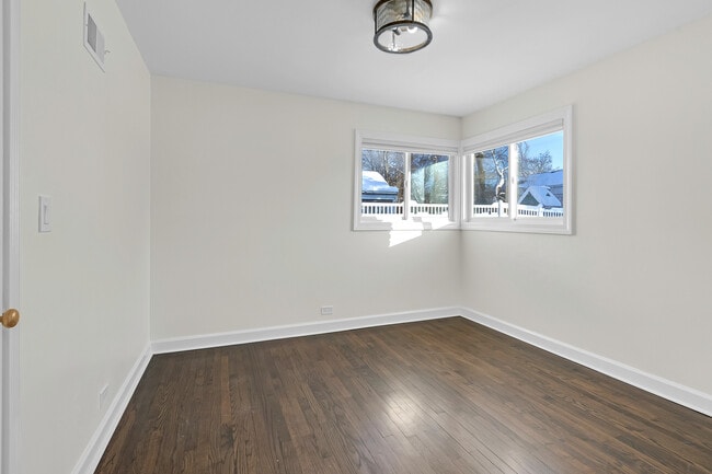 Building Photo - 3225 Illinois Rd