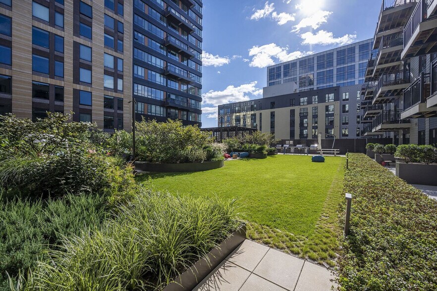 Building Photo - 485 Foley St