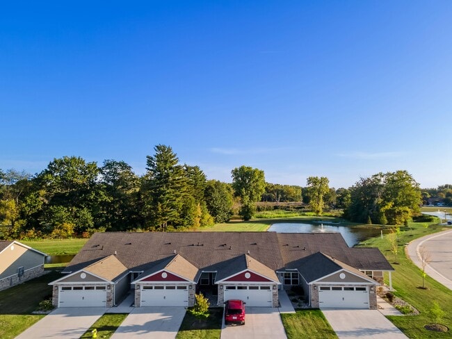 Building Photo - Redwood Chesterfield