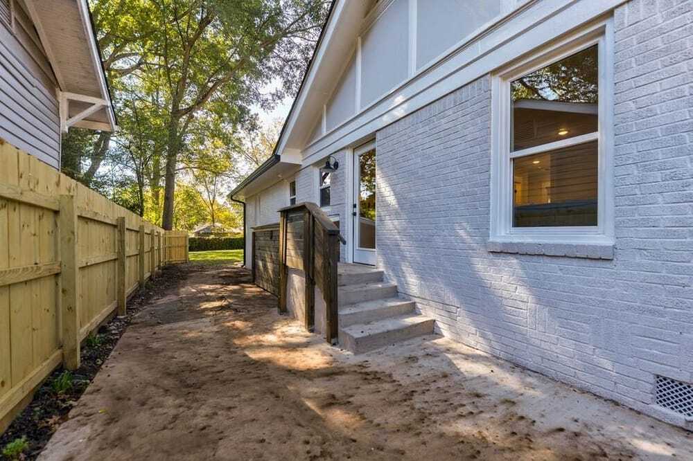 Building Photo - 728 Pearce St SW