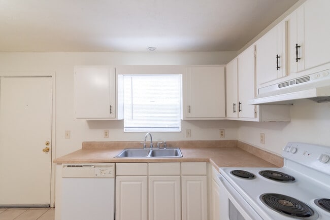 Building Photo - 3753 Maria Cir