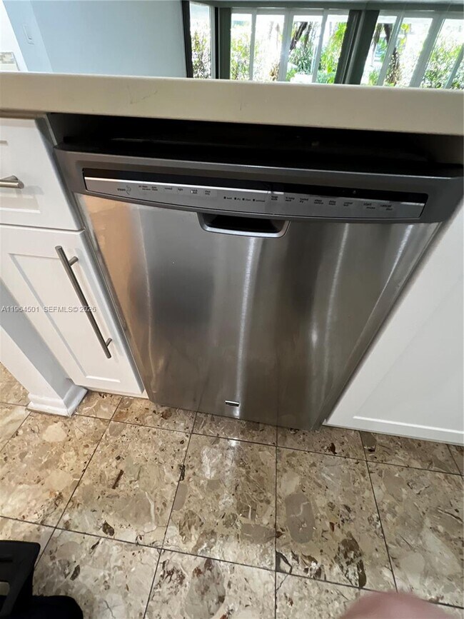 Building Photo - 1717 N Bayshore Dr