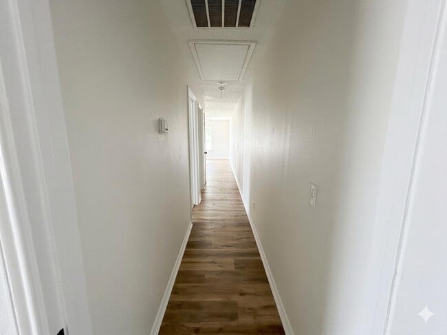 Building Photo - 605 Drexel St