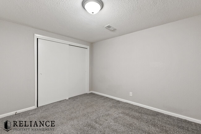 Building Photo - 8712 Lakeland Cir