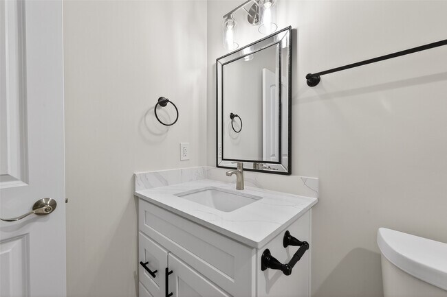 Building Photo - 16115 Little Cypress Ln