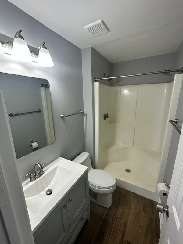 Master bathroom - 1709 Rock Bridge Mews