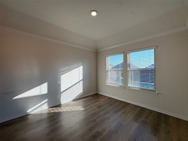 Building Photo - 610 Union Dr