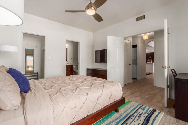 Building Photo - Two bedroom condo