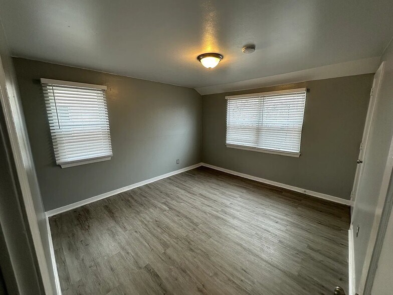 Building Photo - 712 Taunton Pl