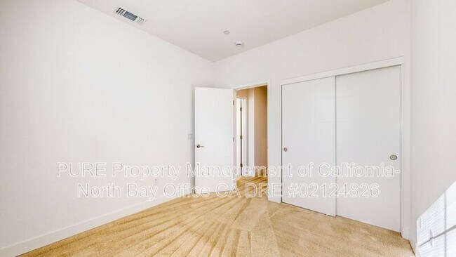 Building Photo - 221 Gambrel Cir