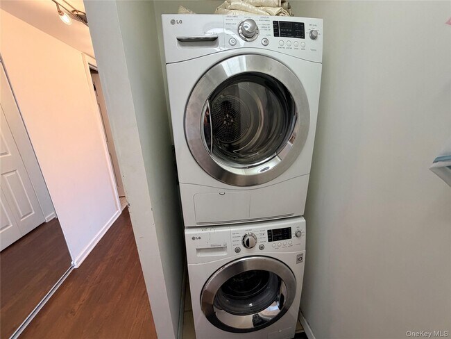 Building Photo - 5-20 115th St