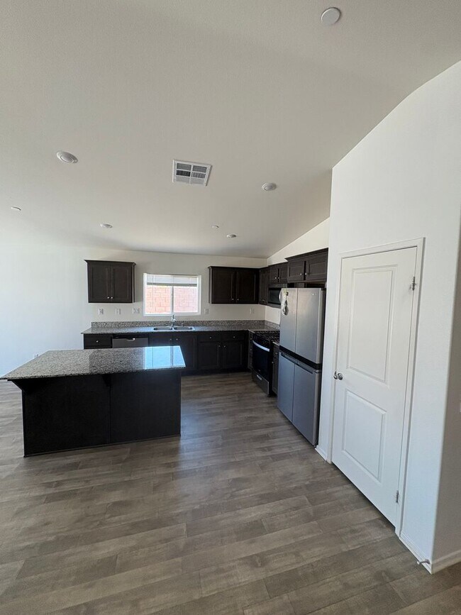 Building Photo - Beautiful Newly Built Single-Family Home-Hemet!