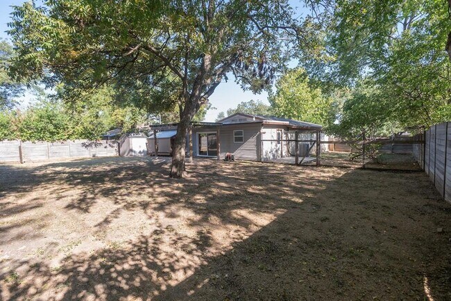 Building Photo - 1301 Clearfield Dr