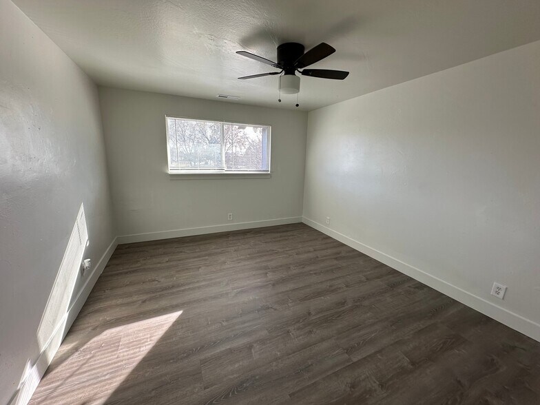 Building Photo - 1821 Parkway Blvd