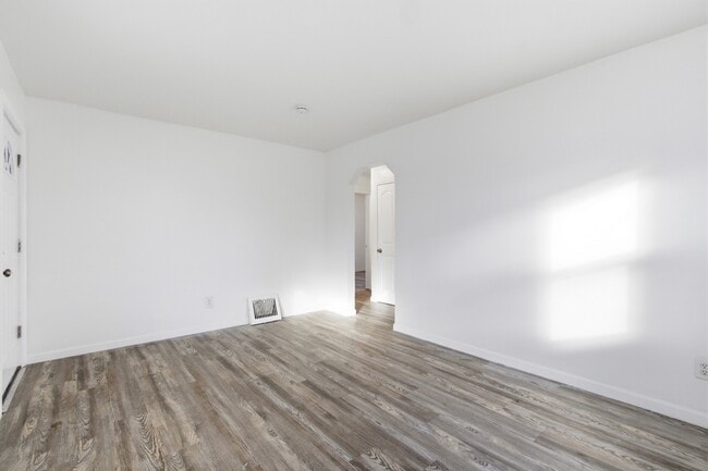 Building Photo - 9614 Schaefer Hwy