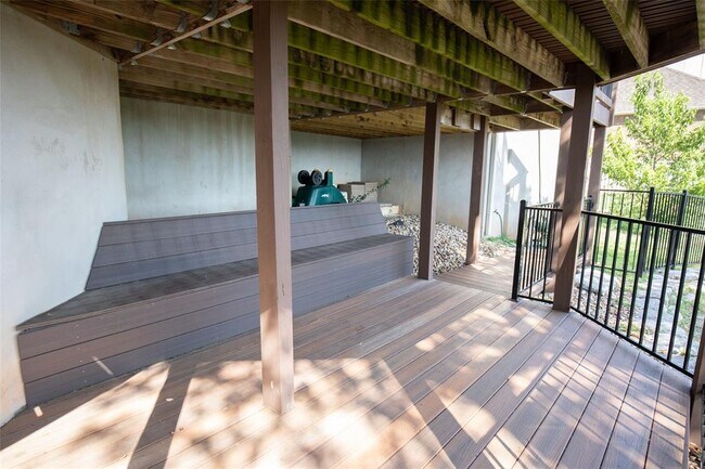 Building Photo - 9920 Spicewood Mesa