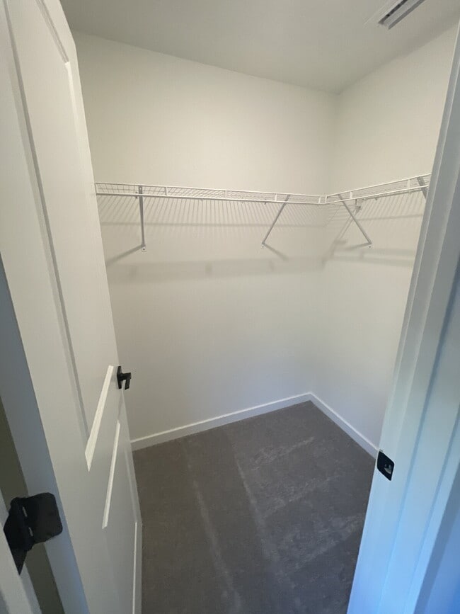 Building Photo - 1270 Ahoy Ave