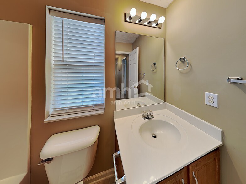 Building Photo - 1000 Brianne Ct