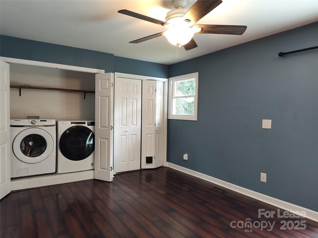 Building Photo - 303 Cedarwood Ln