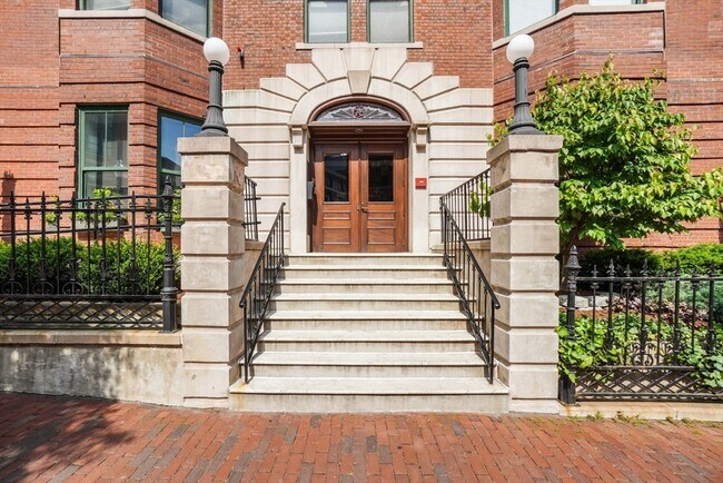Building Photo - 75 Clarendon St