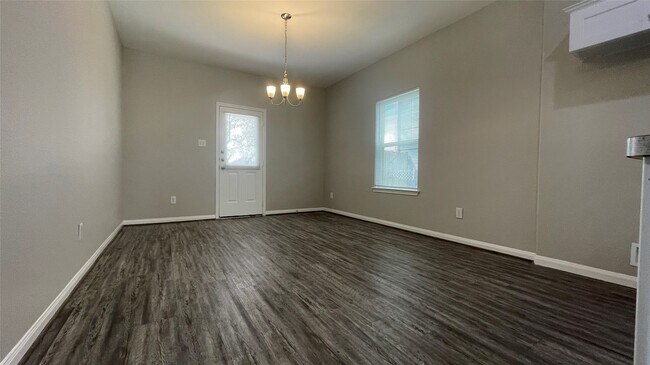 Building Photo - 4510 Mayflower St