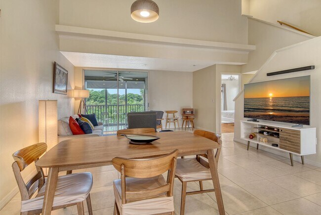 Building Photo - Spacious 3 bedroom, 2 bath condo with a lake view in Palmer Ranch