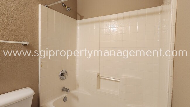 Building Photo - 8005 Mosstree Dr